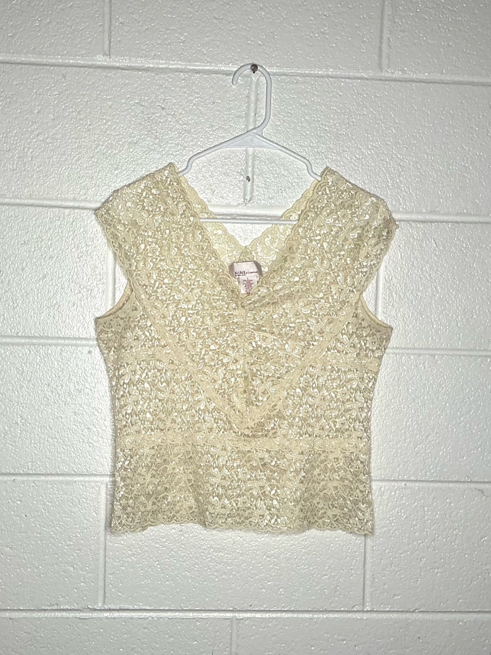 < Vintage Nine West Cream All-Over Floral Lace Top Size Large >